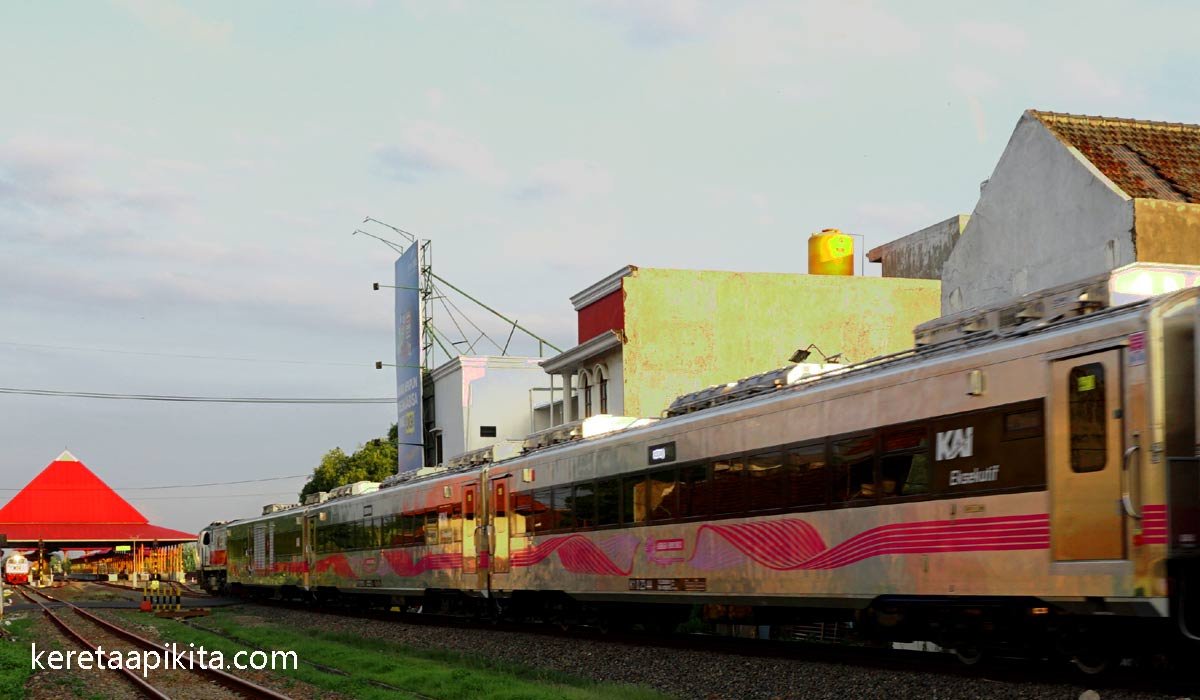 KA Argo Bromo Rangkaian Bar