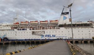 KM Labobar di Namela