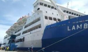 KM Lambelu yang turun di pelabuhan Murhum Baubau