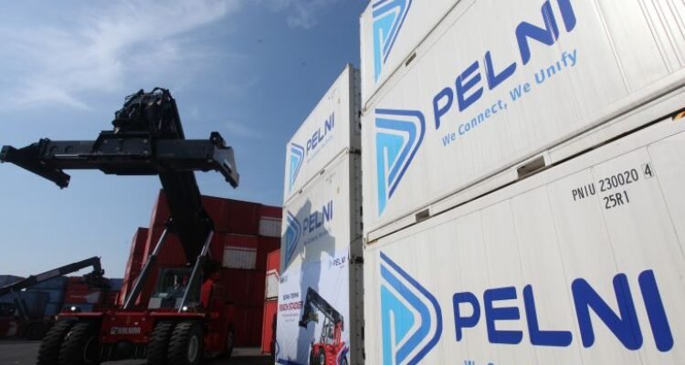 alat pengangkat kontainer baru di depo pelni logistik surabaya 190324 Ds 2