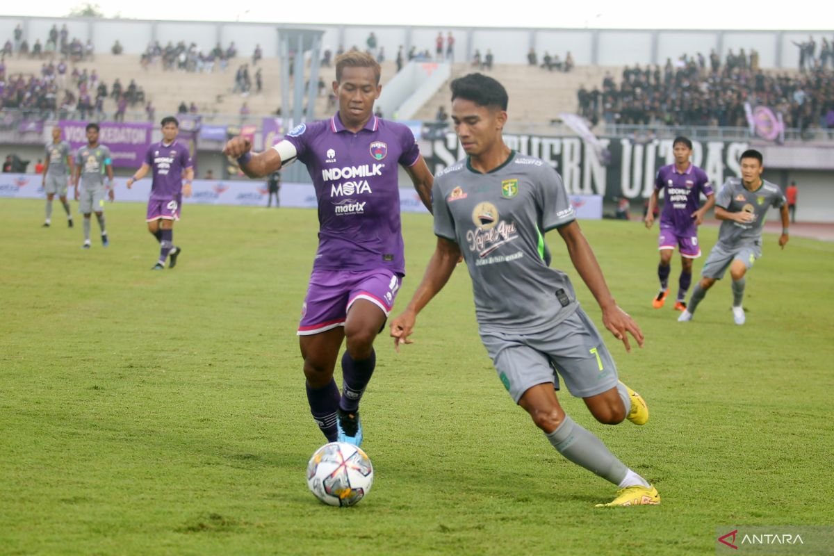 antarafoto-persebaya-kalahkan-persita-18012023-bal-5.jpg antarafoto persebaya kalahkan persita 18012023 bal 5