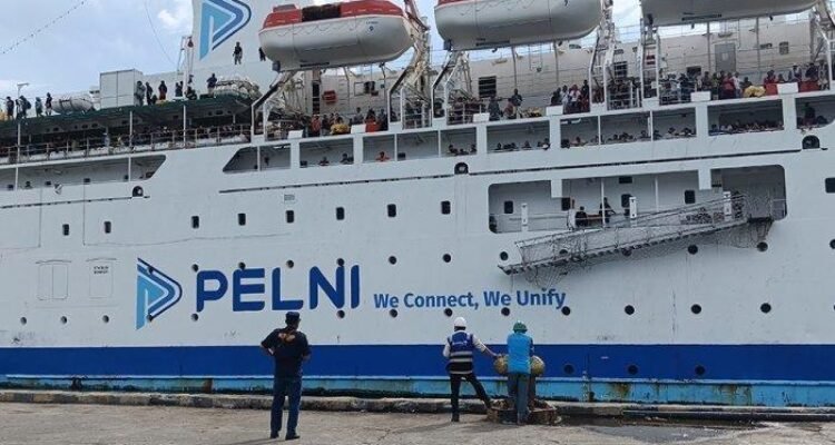 kapal Pelni bersandar di Pelabuhan Manokwari Sabtu 21122024 sore 1