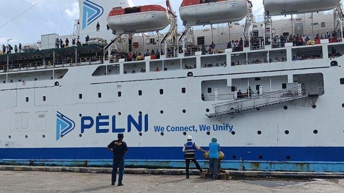 kapal Pelni bersandar di Pelabuhan Manokwari Sabtu 21122024 sore