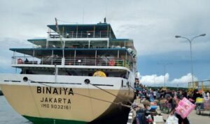 lok tuan berlabuh kapal ini