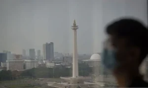 penyebab kualitas udara buruk di jakarta dan kenali cara mengatasinya medium