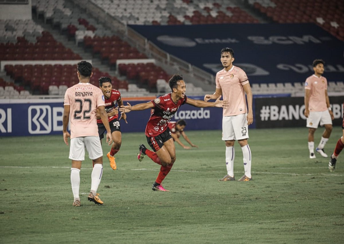 penyerang sayap bali united m rahmat merayakan gol yang dice 3pqs