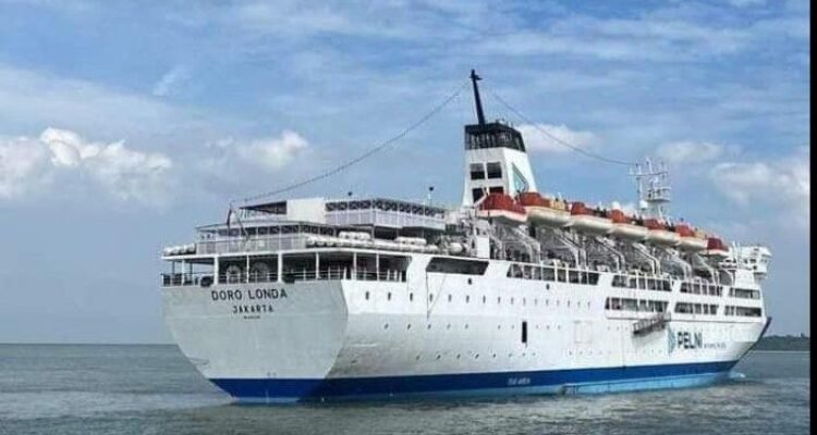 Kapal Pelni KM Dorolonda 1