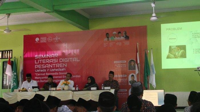 SuasanaSeminar Literasi Pesantren Cakap Digital UstadzUstadzah digelar Kemenkominfo