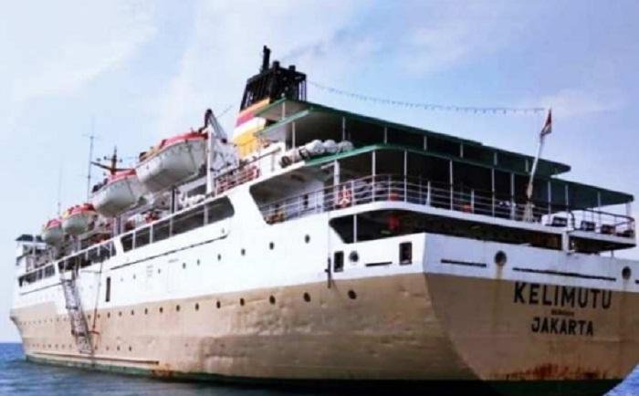 kapal pelni KM Kelomutu dari Kumai ke Semarang