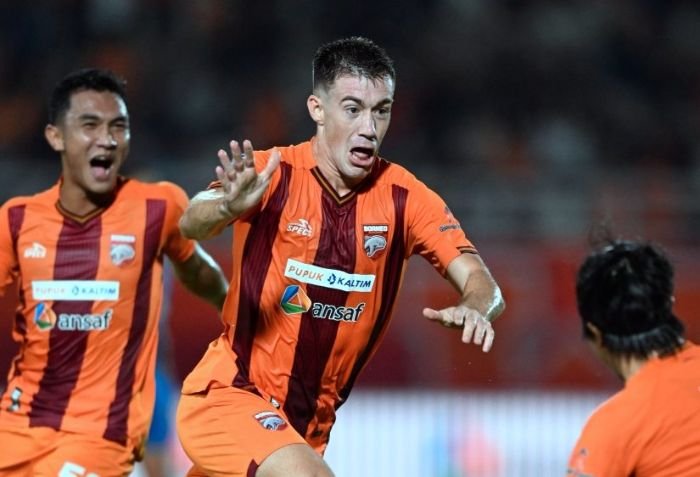 menit ke70 borneo fc samarinda unggul 20 atas semen padang lewat dua gol mariano peralta 2025 11 09 20 32 05 106