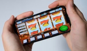 DPRD Surabaya, Generasi Muda ,Judi Online