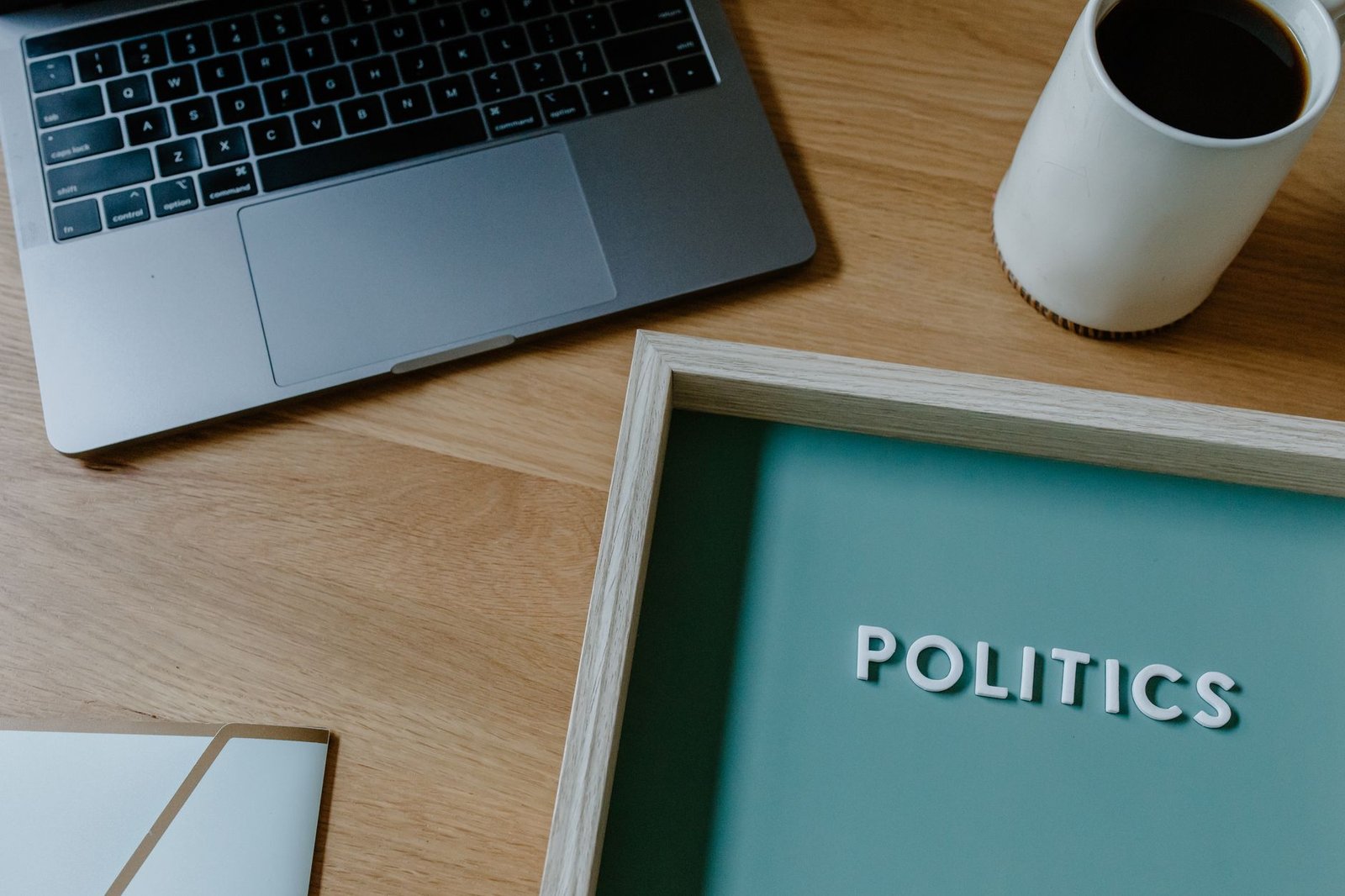 Pendidikan politik membangun kesadaran demokrasi